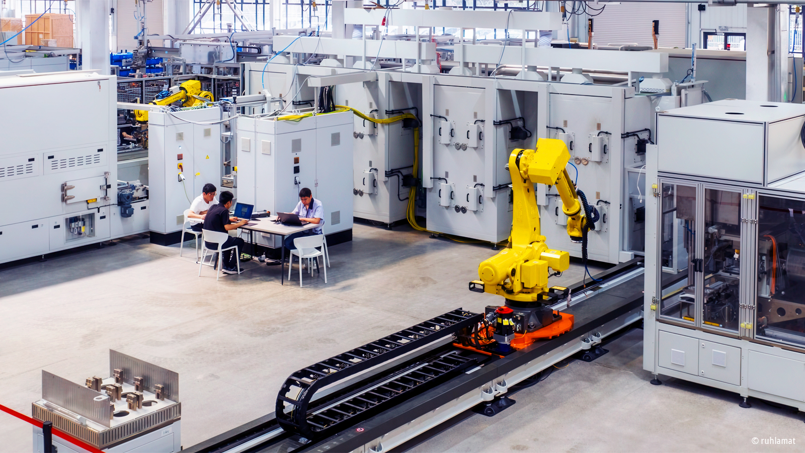 Producing high quantities of electric motors flexibly