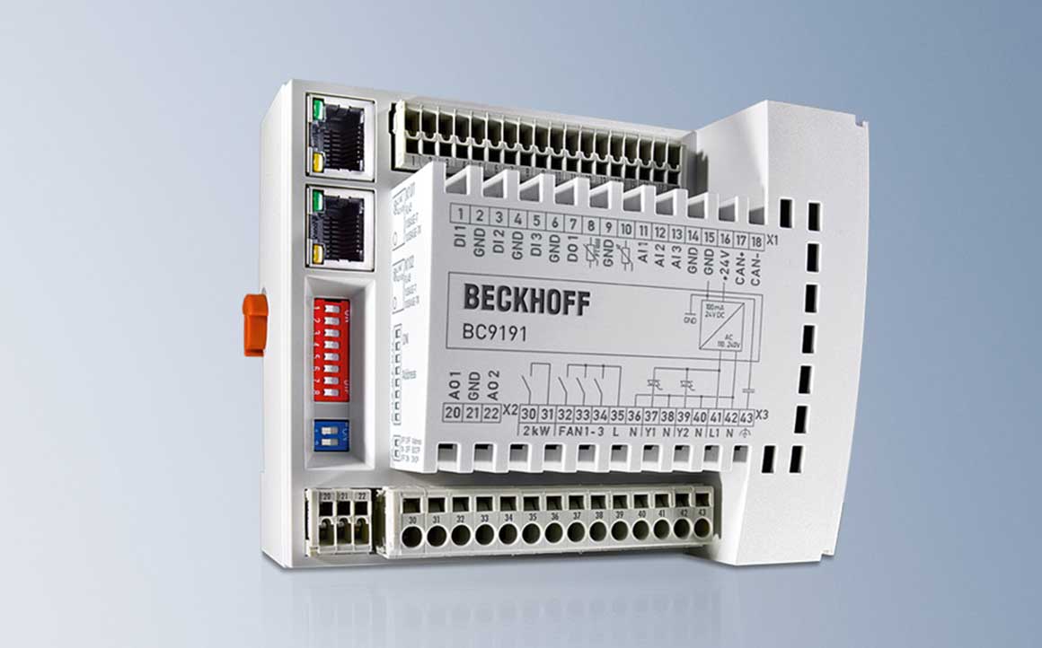 The compact room controller is modularly extendable: Pre-installed standard functionalities cover all necessary functions for room control, thus simplifying commissioning. 
