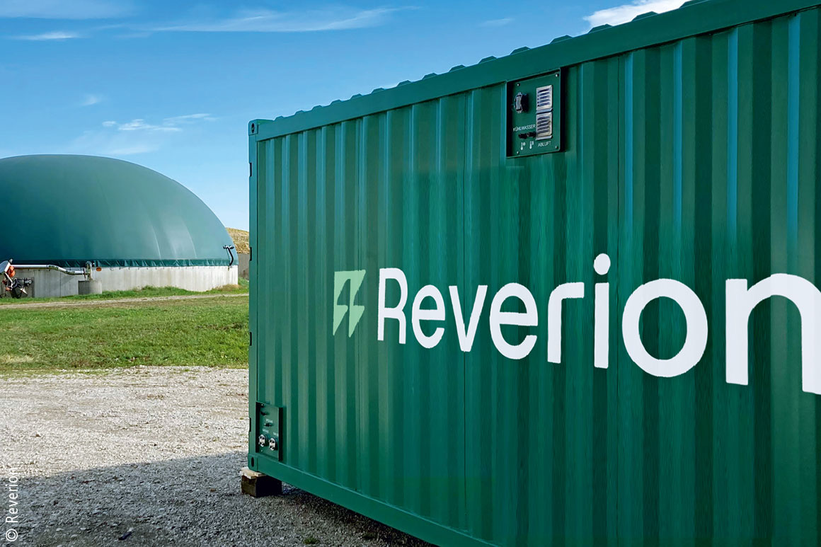 The Reverion biogas power plants are housed in a highly compact container, achieve a high efficiency of 80%, and allow reversible operation.