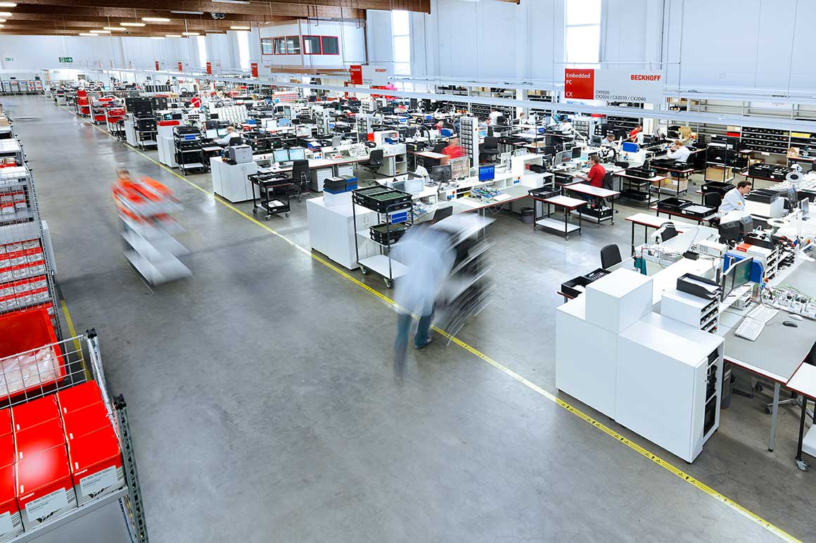 Beckhoff liefert industrieerprobte und langzeitverfügbare Komponenten, die einen zuverlässigen 24/7-Betrieb garantieren. Der Produktionsstandort Deutschland bürgt dabei für höchste Qualität „Made in Germany“. 