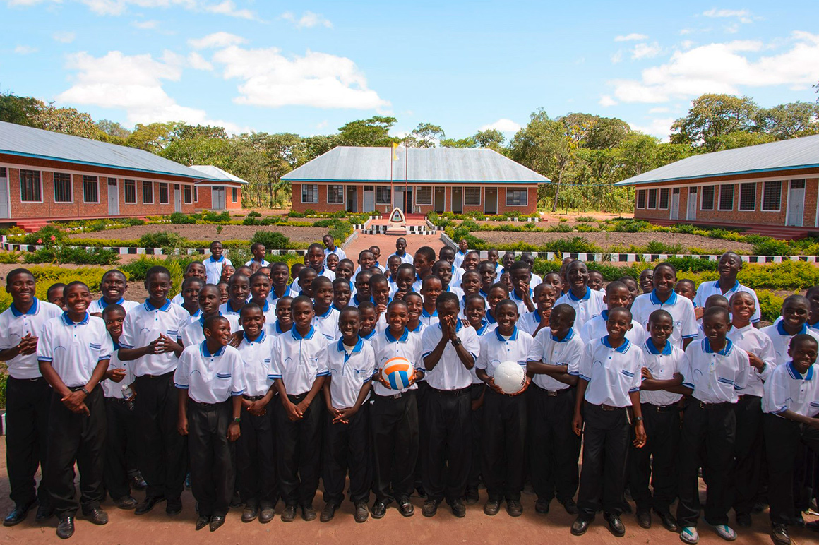 Durch unsere Unterstützung erhalten Jungen in Mpanda Ndogo Zugang zu Bildung und damit zu einer besseren Zukunft.  