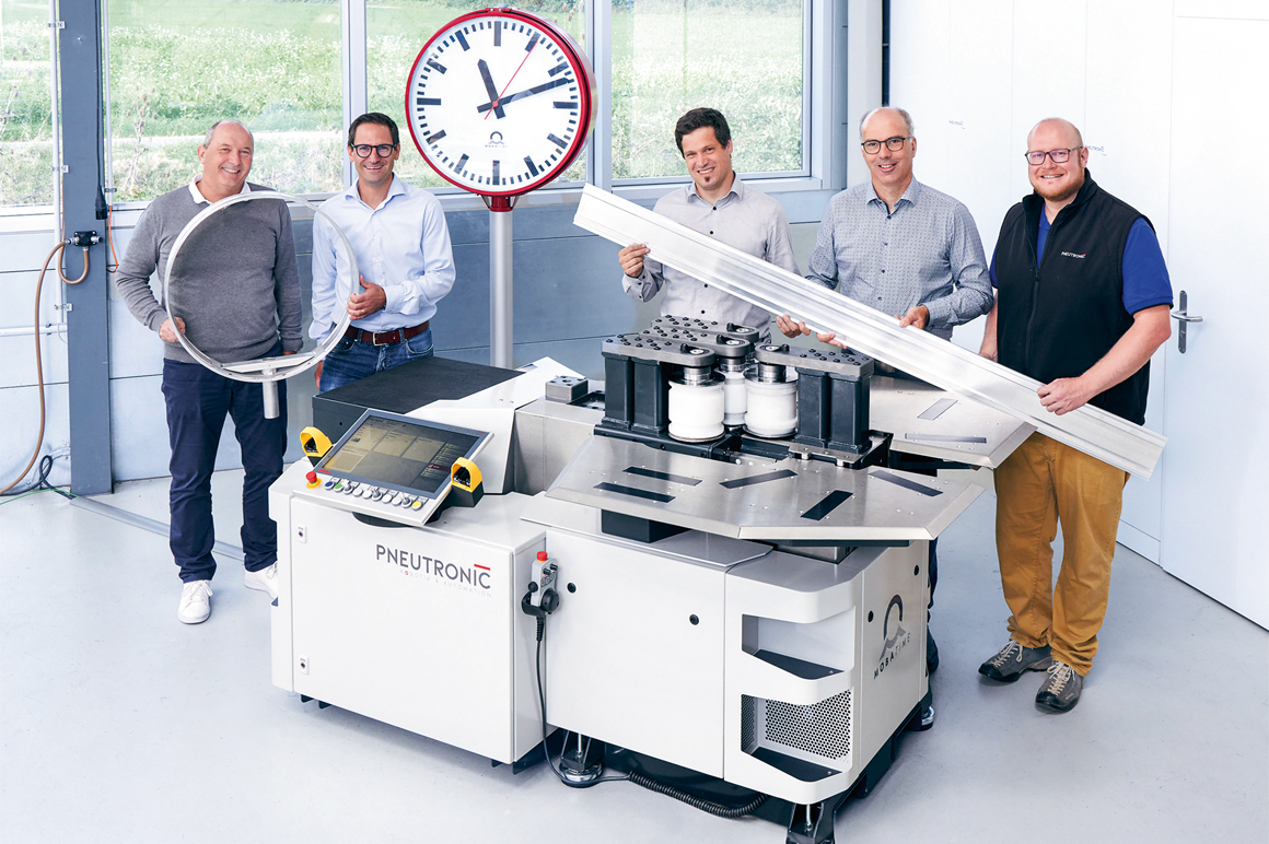 The protagonists behind the Mobamatic MPB23 profile bending machine, which does not require an enclosure, light grid, or laser scanner (from left to right): Andreas Iseli, head of Beckhoff Lyssach office, Remo Kissling, managing director at Pneutronic AG, Thomas Steffen, head of mechanical development and equipment manufacturing at Moser-Baer, Eric Schaller, Area Sales Manager Beckhoff Lyssach, and Marcel Gloor, technical manager at Pneutronic AG
