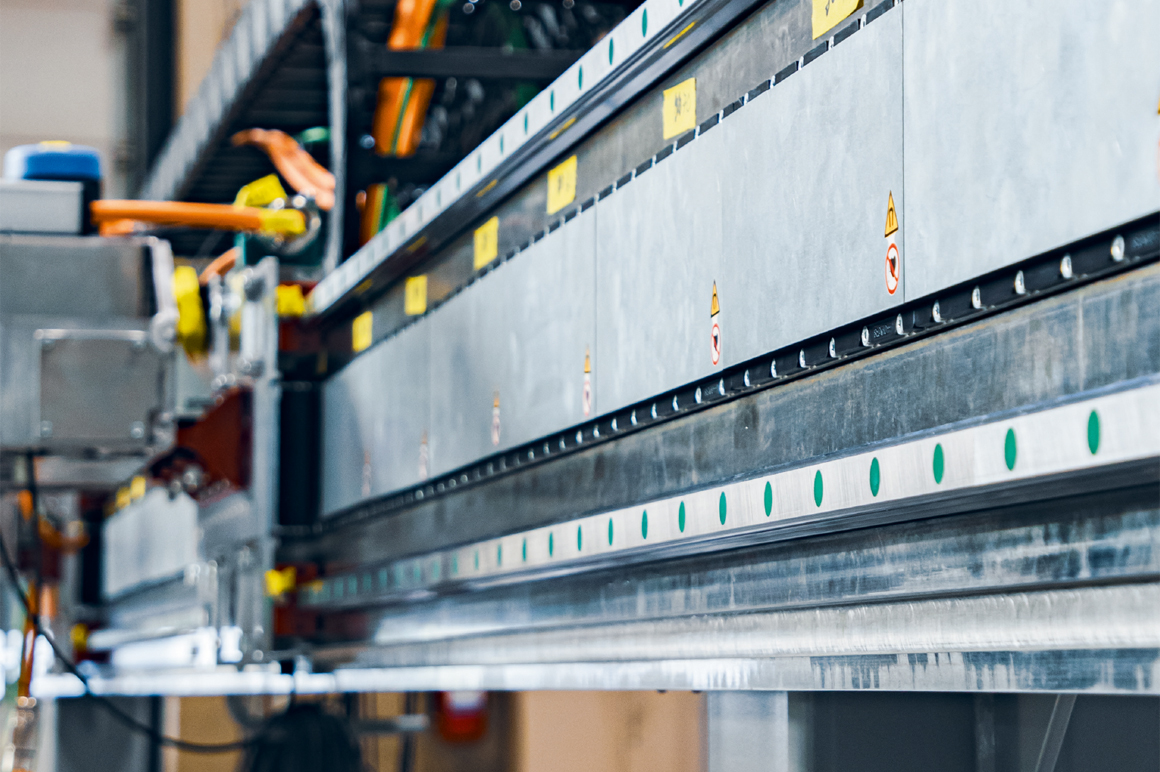 The highly dynamic AL8000 linear motors ensure dynamics and precision.