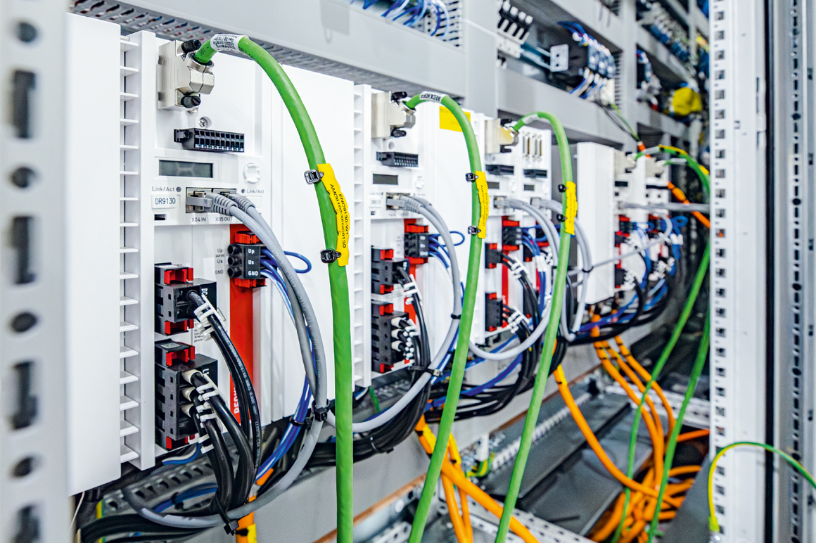 All drive axes are controlled via AX5000 digital compact servo drives.