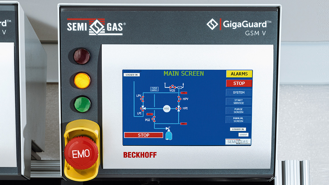 CP6606 Panel PCs provide a compact solution for control and HMI via the 7-inch touchscreen. 