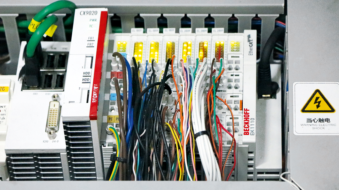 Embedded-PC CX9020 als Steuereinheit des intelligenten Lagers.