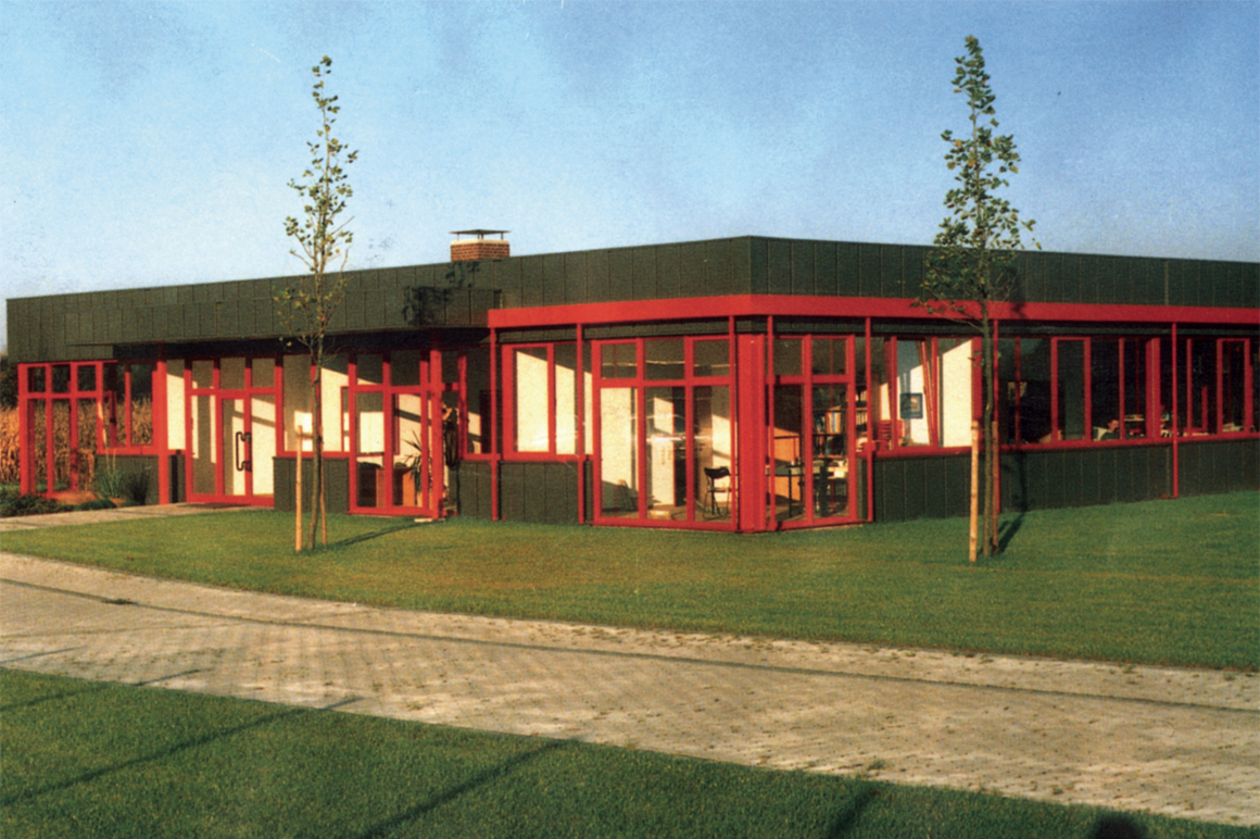 Im Jahr 1984 zog die Beckhoff Unternehmenszentrale erstmals in ein eigenes Gebäude ein.