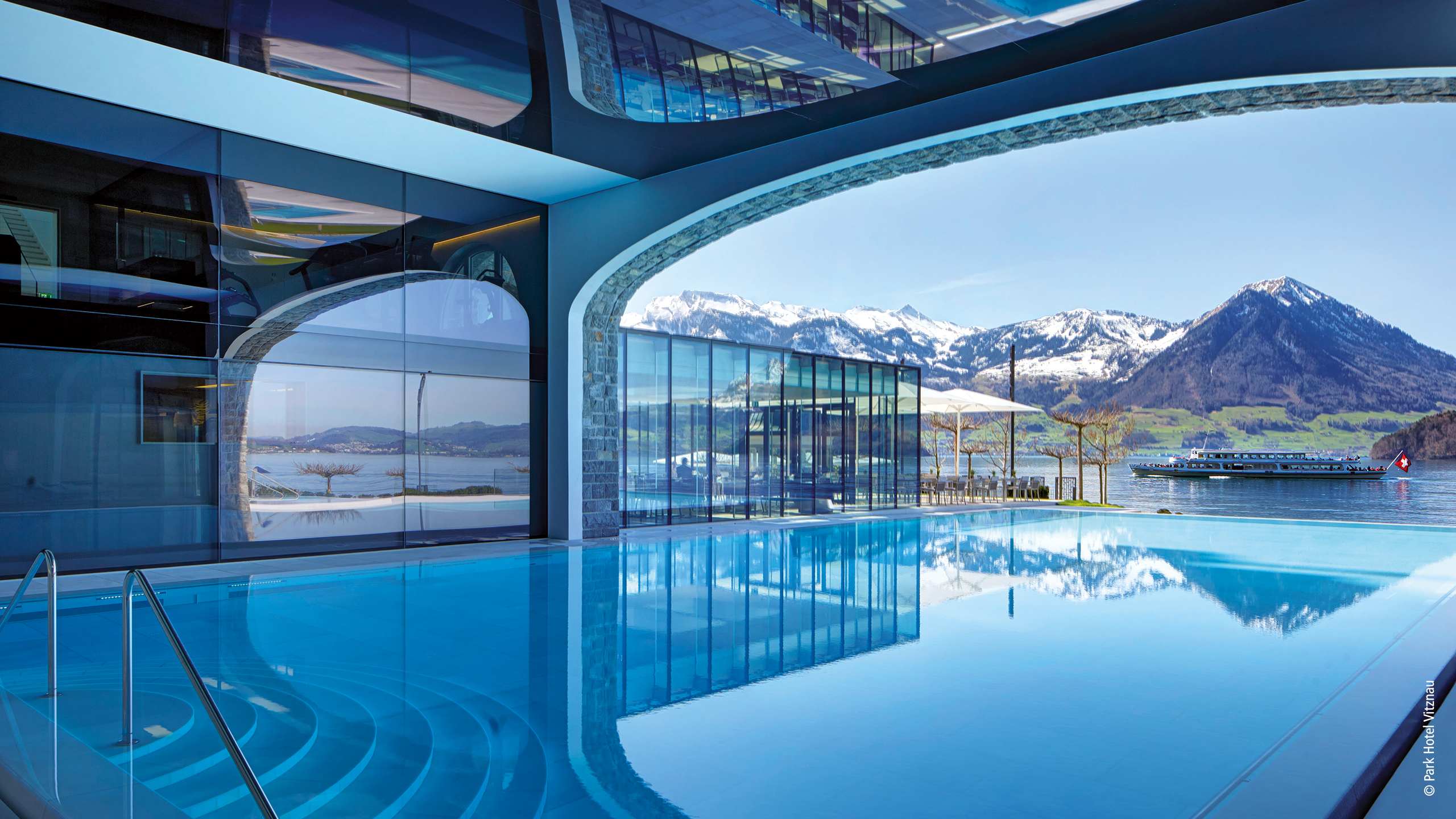 Direkt am Ufer des Vierwaldstättersees in der Schweiz untergebracht, verbindet das Park Hotel Vitznau historisches Ambiente mit der Ausstattung und dem Angebot eines modernen 5-Sterne-Luxushotels.  