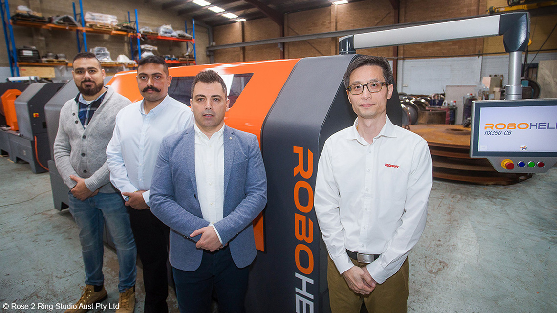 Das RoboHelix-Team – der Leiter Geschäftsentwicklung Peter Fahim, Leiter Elektro- und Steuerungstechnik Dr. Budhaditya Majumdar und Geschäftsführer Hayel Smair – sowie Bochuan Yin, Vertriebsingenieur von Beckhoff Australien (von links nach rechts) 