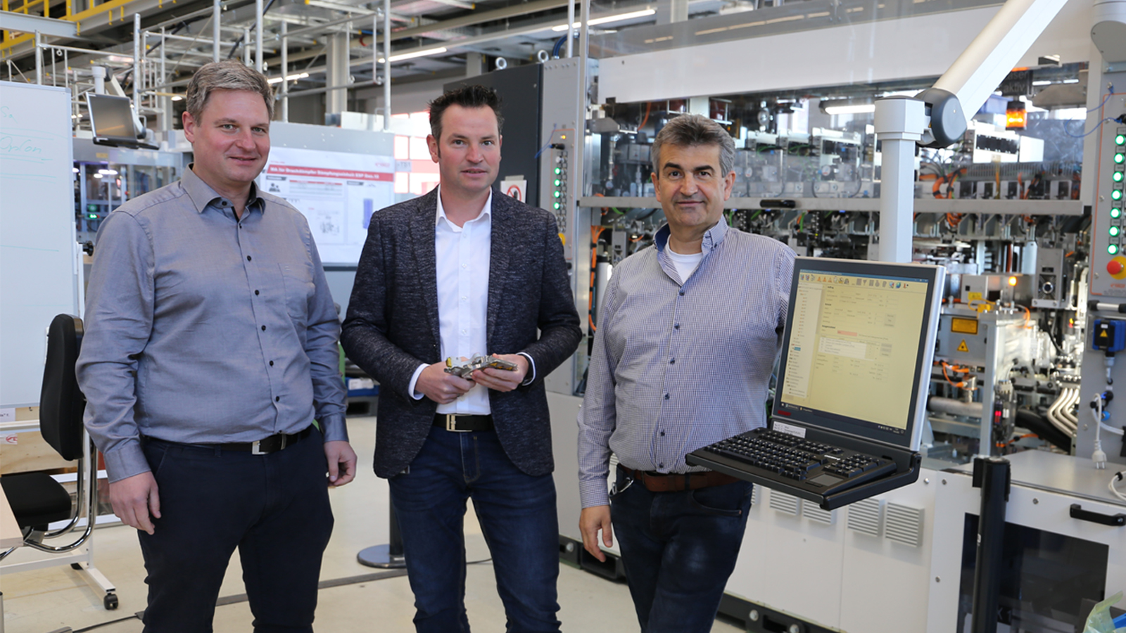 Andreas Bernreiter, Beckhoff Austria, as well as Michael Fuchshuber and Michael Pauditz, both from STIWA, are delighted with the long-standing and successful collaboration (pictured left to right). 