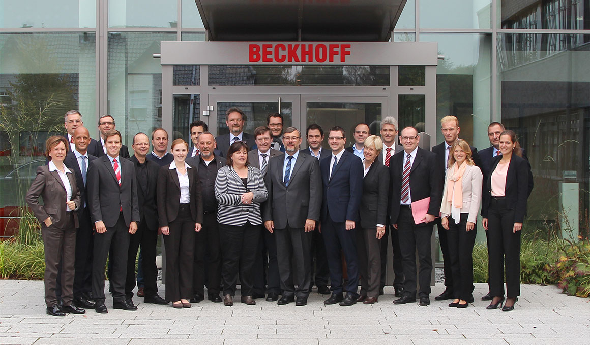 Der Wirtschaftsausschuss NRW besuchte das Unternehmen Beckhoff Automation und informierte sich über das Thema Industrie 4.0. 