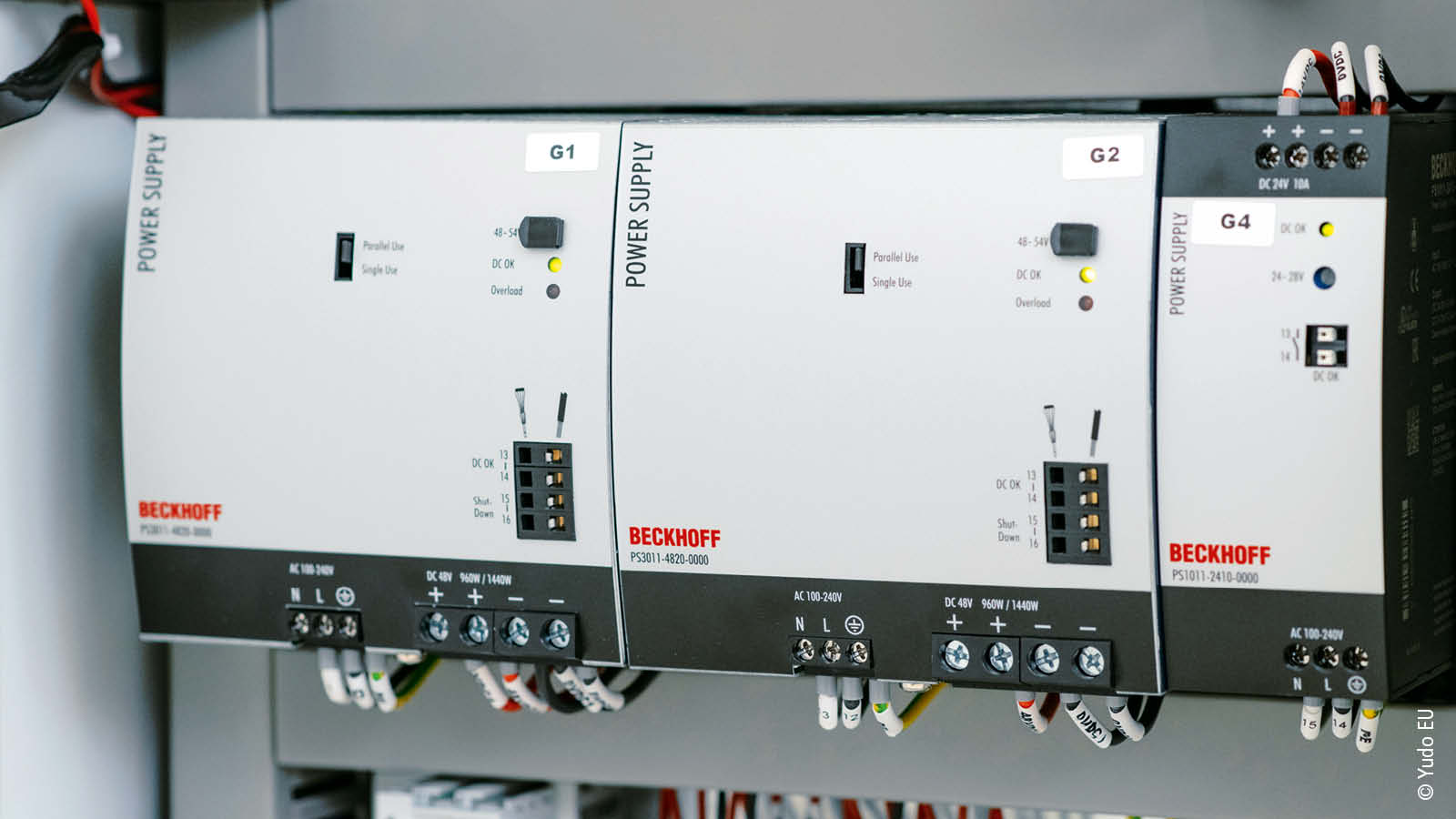 The DIN rail power supplies of the PS series from Beckhoff ensure the supply of the signal distribution boards with the EtherCAT plug-in modules. 