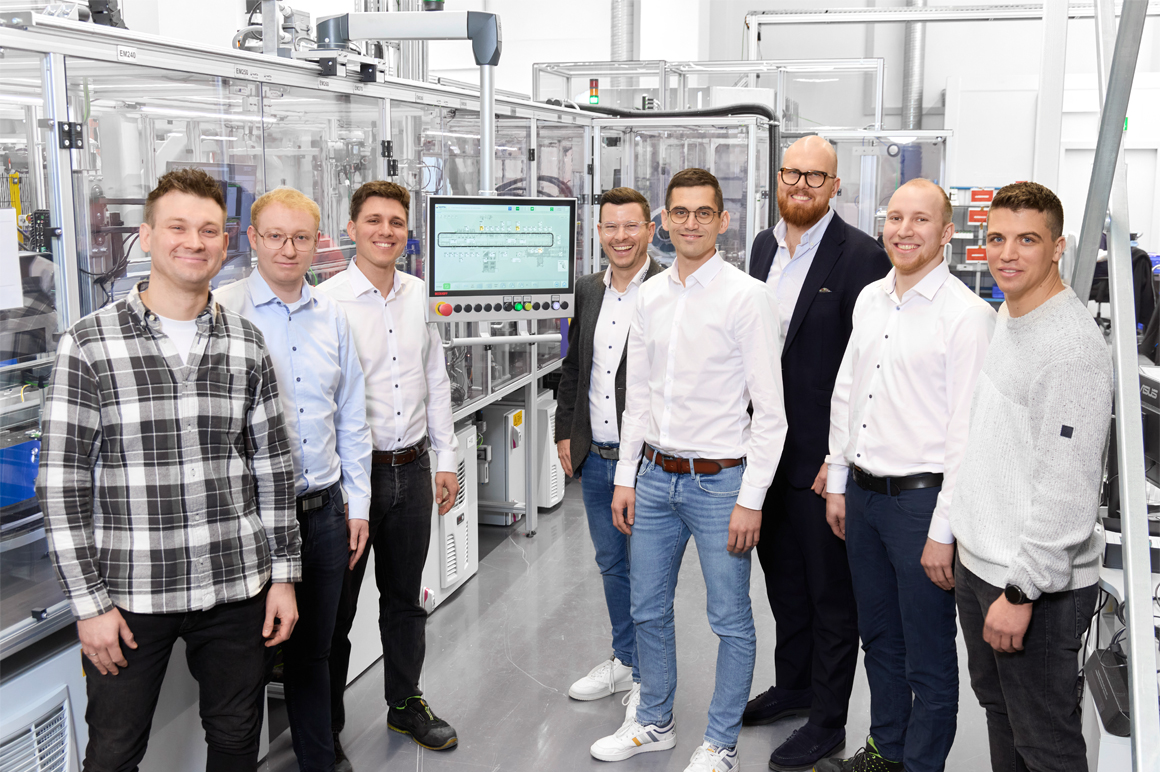 The project team in front of the battery cell test facility (from left to right): Michael Müller (Packaging Application, Beckhoff), Michael Luber (Head of Formation Segment, V4Smart), Hannes Junker (Software Engineering, Nema Automation), Andreas Hütter (CTO, Nema Automation), Felix Eitel (Team Leader Electrical Design/Control Technology, Varta Microbattery), Tilman Plaß, Industry Manager Automotive, Beckhoff), Julius Eyermann (Head of Engineering, Nema Automation), and Markus Seckler (Application, Beckhoff)