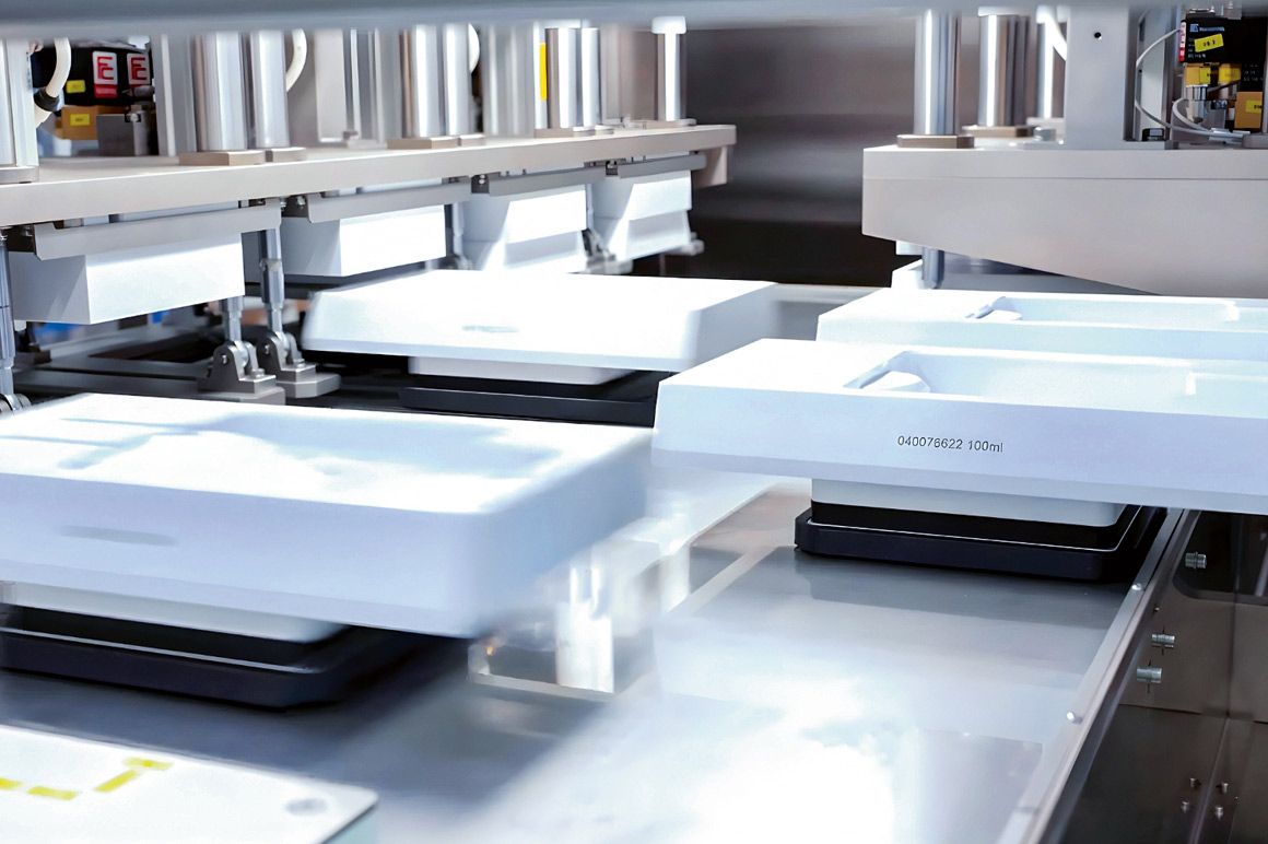 With the IVB Flex packaging machine, the intelligent XPlanar product transport system combines operational flexibility, process reliability, and traceability.