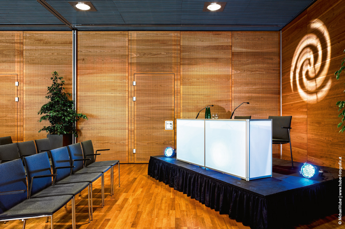 Zur Gebäudeflexibilität zählt auch das Bereitstellen kleinerer, genau auf den jeweiligen Bedarf abgestimmter Konferenzräume.