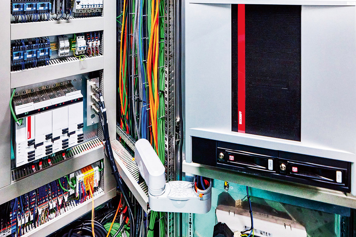 A C6670 industrial control cabinet server (right) coordinates all machine processes – using the AX8000 multi-axis servo system (left), among other things.