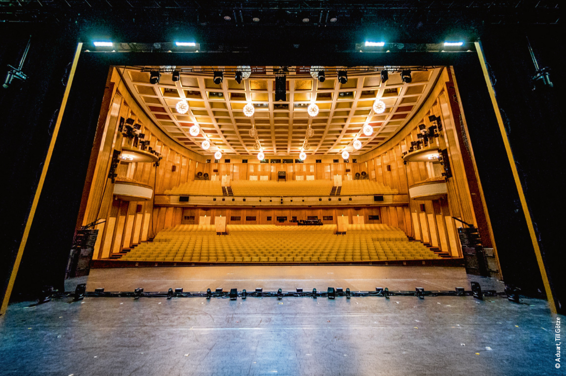 The stage at Leipzig Opera offers a wide range of options, supported by state-of-the-art AV and media technology.
