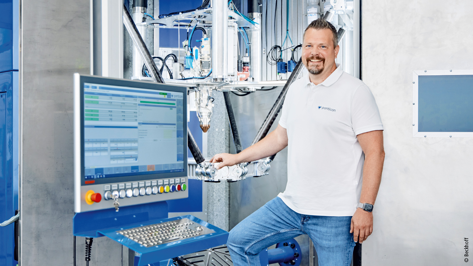 Thomas Horr, Managing Director of Ponticon: “The kinematic transformation of the tripod in the TwinCAT CNC has taken a great deal of development effort off our hands.”