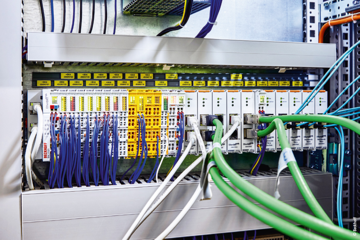 The flexible topology options of EtherCAT in connection with the EK1122 2-port EtherCAT junctions and the EK1521 1-port EtherCAT fiber optic junctions (right) facilitate the connection of 1,000 sensors and actuators distributed over six levels.