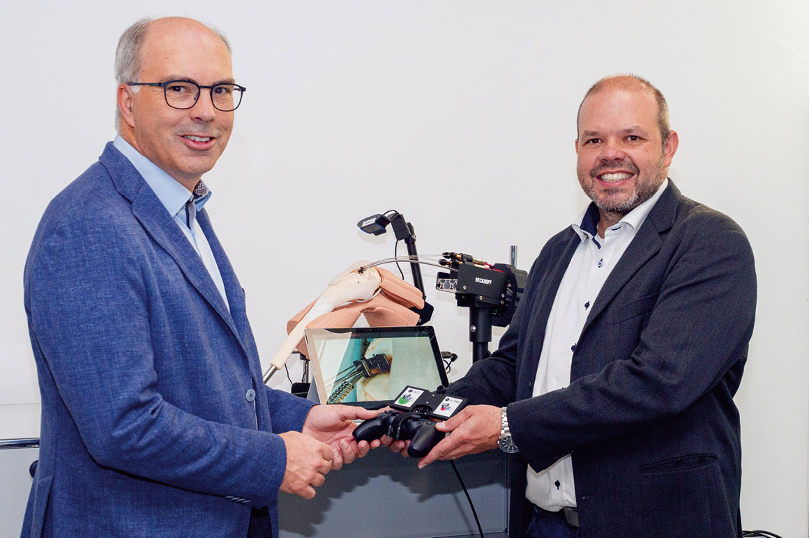 Prof. Dr. Georg Rauter (right), head of the BIROMED Lab at the Department of Biomechanical Engineering at the University of Basel, and Eric Schaller (left), area sales manager at Beckhoff Switzerland, with the successful implementation of the MIRACLE II surgical robot