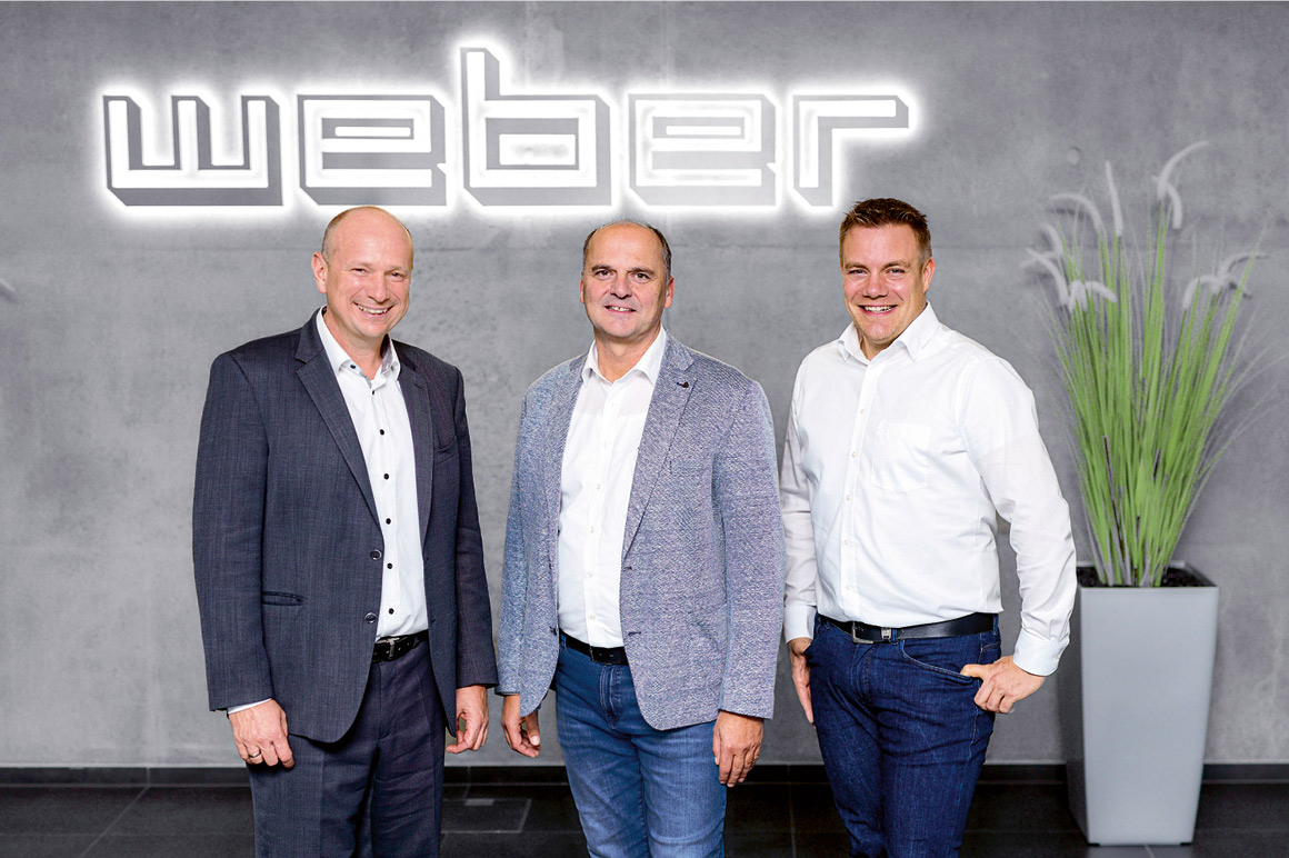 The two Weber experts – Michael Brandt, Managing Director Technology (center), and Martin Grünkemeier, Group Manager for Labeling and Printing (right) – plus Dirk Bauerfeind (left) from Beckhoff Global Key Account Management
