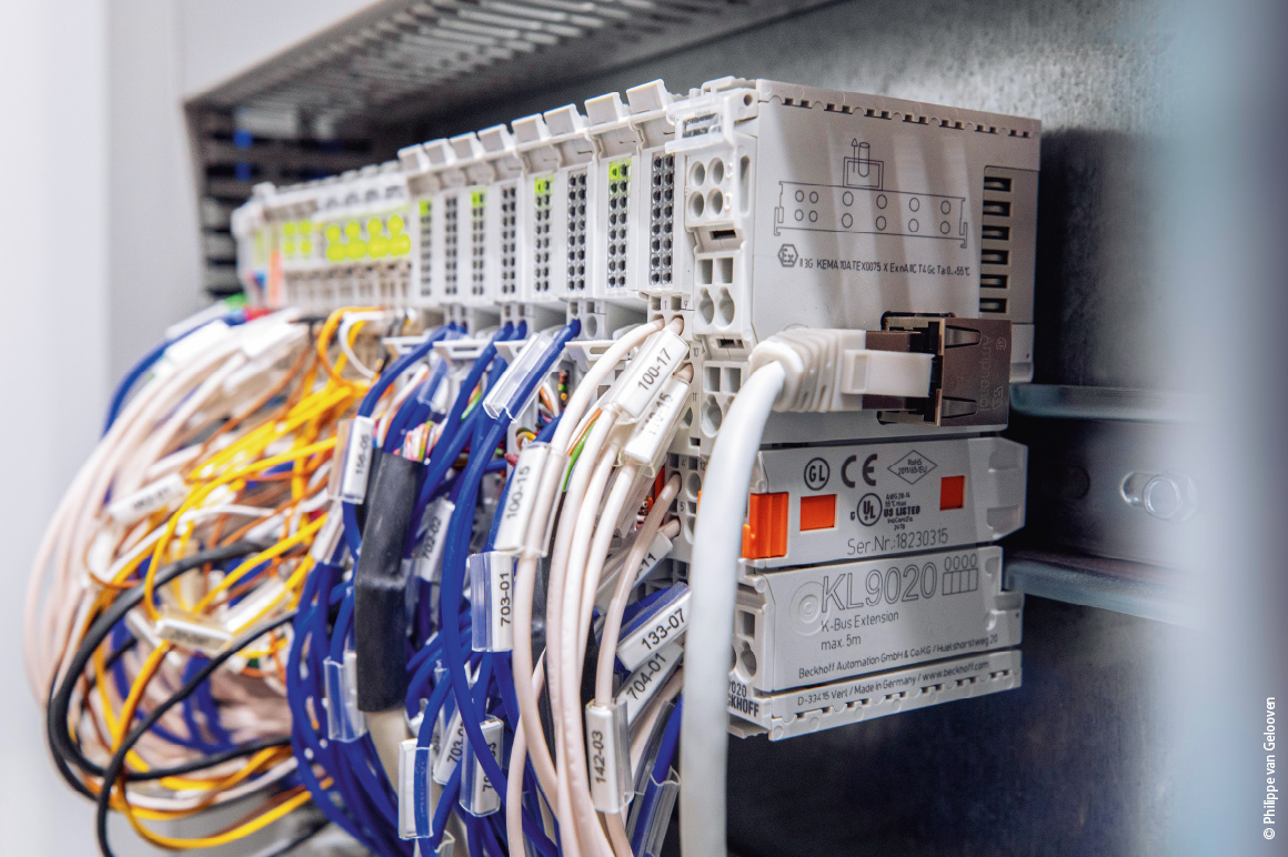 Several dozen CX5230 Embedded PCs and over 120 BK9050 TCP/IP couplers record all the information from the subsystems for HVAC, plumbing, electrics, illumination, shading, and fire protection.