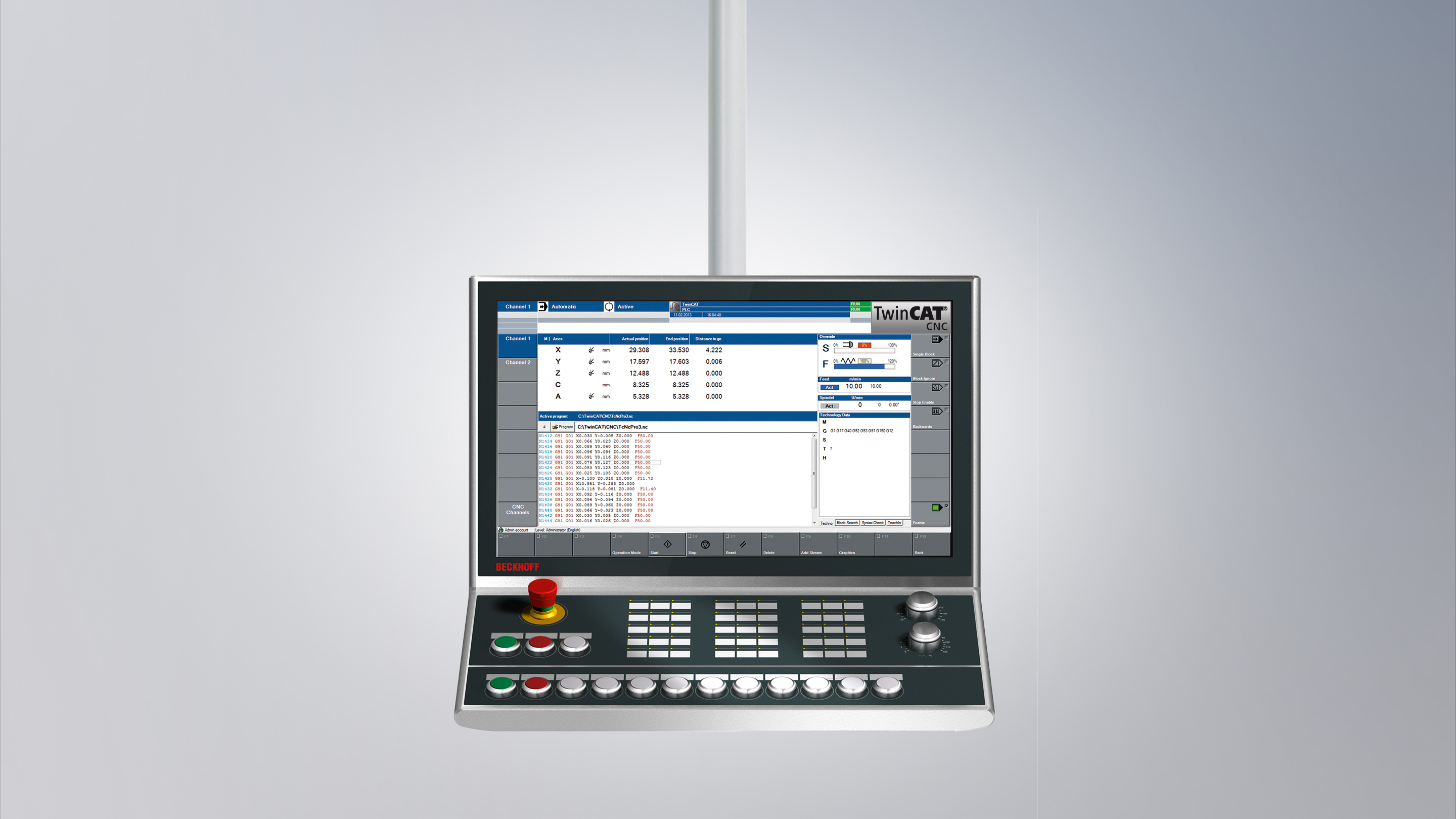 CP3921-1xxx: 21-Zoll-Control-Panel mit abgewinkelter Tastererweiterung im speziellen CNC-Funktionsdesign mit EtherCAT-Anschluss. Rundum IP65 mit integriertem Tragarmadapter. 