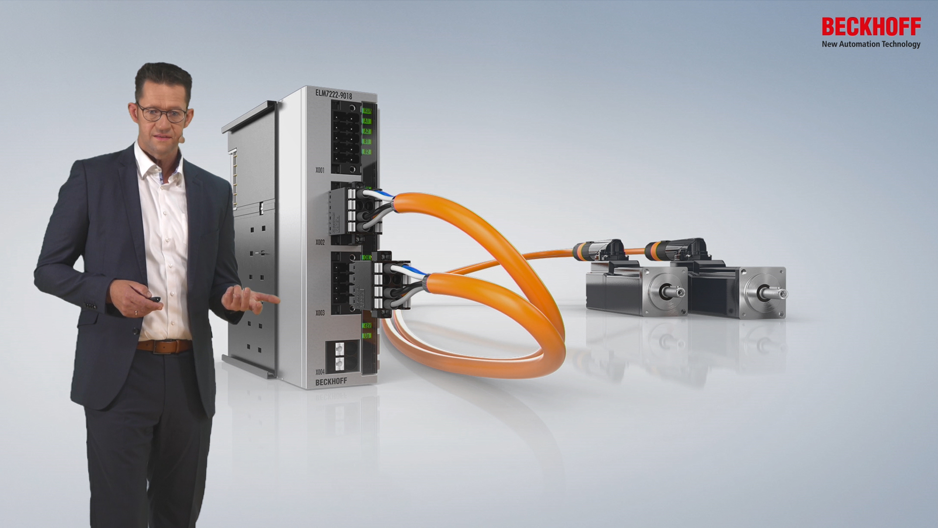 Product manager Dieter Lippe presents the new generation of servo terminals. 