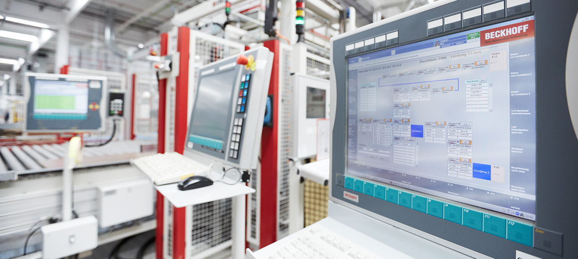 Maximum data transparency in kitchen manufacturing through PC-based control technology © Beckhoff